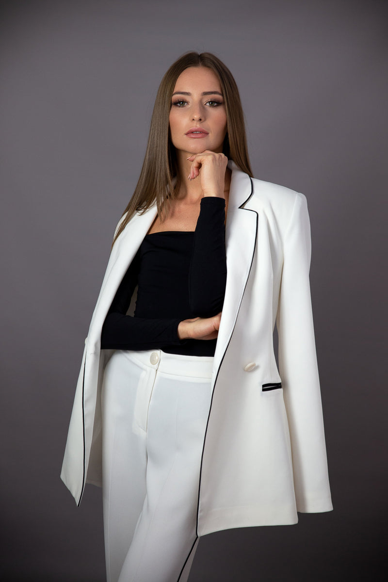 mit Details – Anzug-Set Weißes Emel schwarzen Gloss